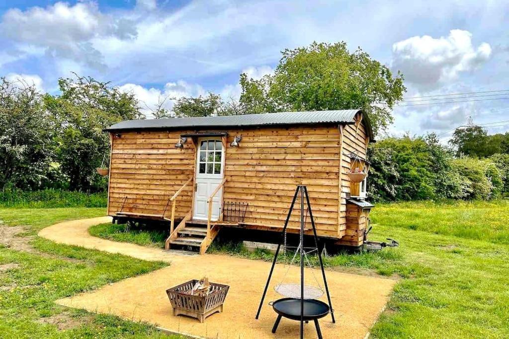 Mountbatten Shepherds Hut & Buckhurst Shepherds Hut 阿什弗德 外观 照片