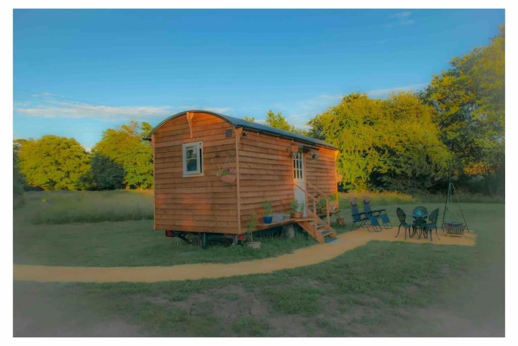 Mountbatten Shepherds Hut & Buckhurst Shepherds Hut 阿什弗德 外观 照片