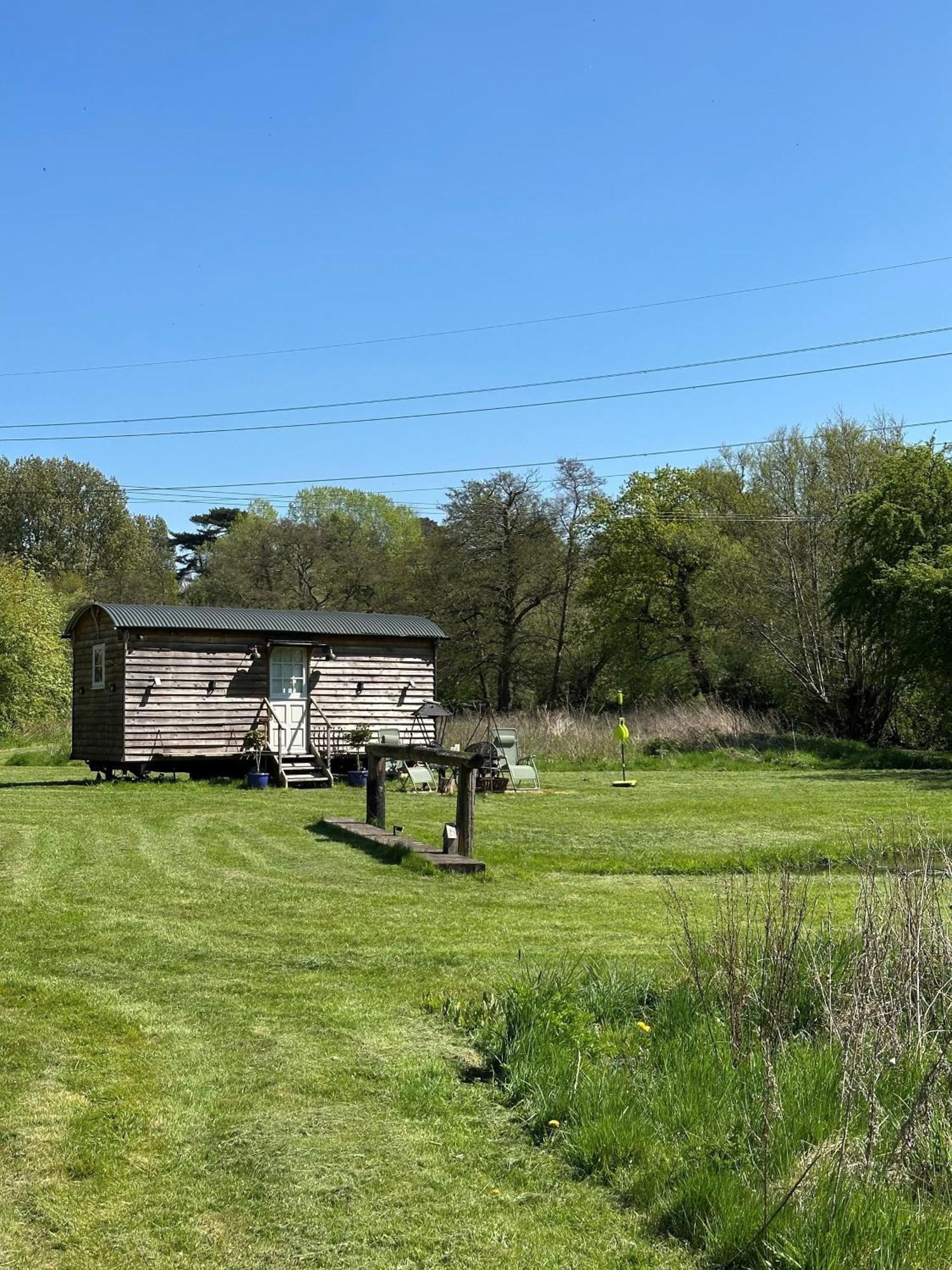 Mountbatten Shepherds Hut & Buckhurst Shepherds Hut 阿什弗德 外观 照片